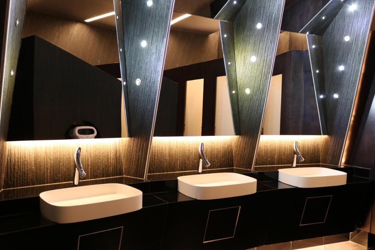 Hotel International Prishtina & Spa Prishtinë Ngoại thất bức ảnh
