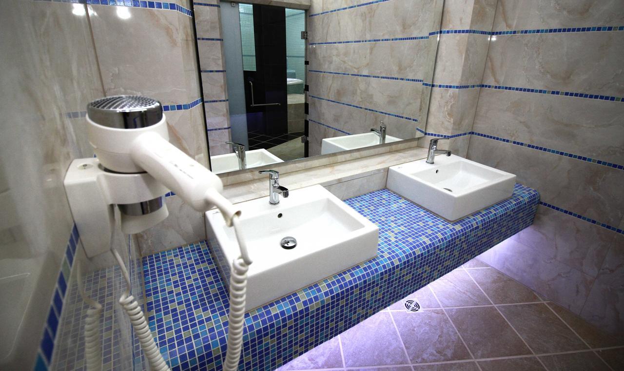 Hotel International Prishtina & Spa Prishtinë Ngoại thất bức ảnh