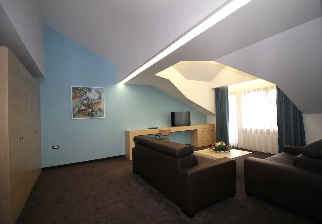 Hotel International Prishtina & Spa Prishtinë Ngoại thất bức ảnh