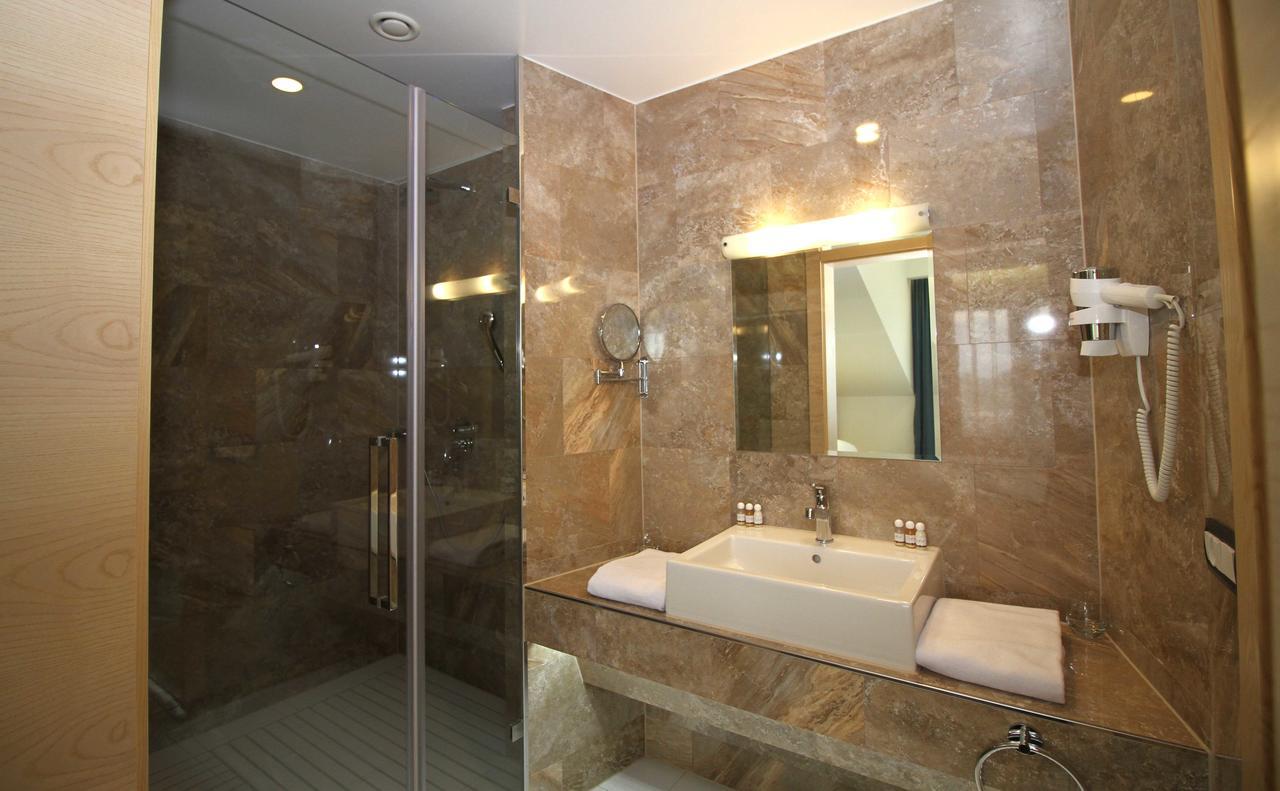 Hotel International Prishtina & Spa Prishtinë Ngoại thất bức ảnh
