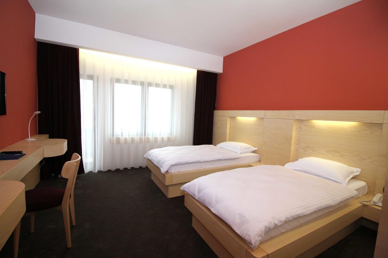 Hotel International Prishtina & Spa Prishtinë Ngoại thất bức ảnh