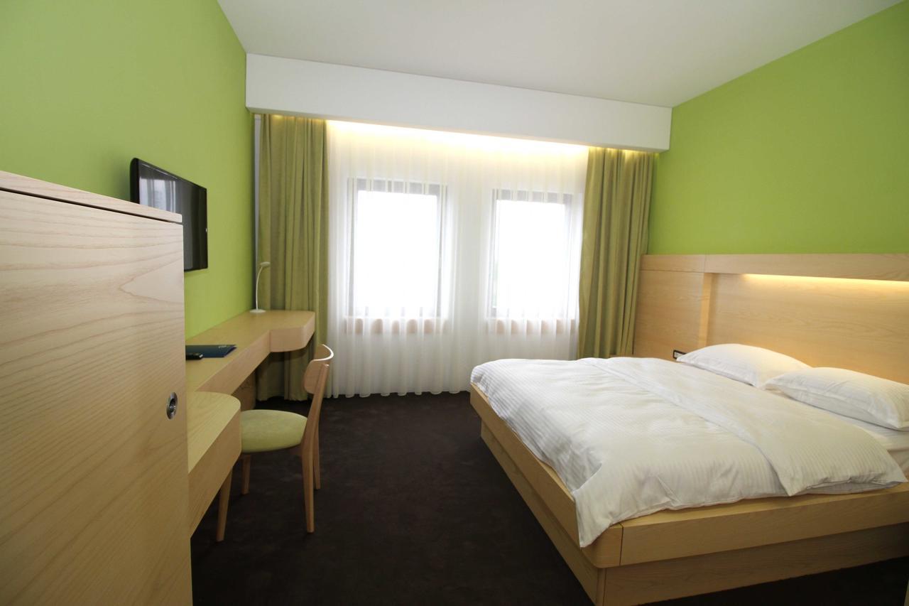 Hotel International Prishtina & Spa Prishtinë Ngoại thất bức ảnh