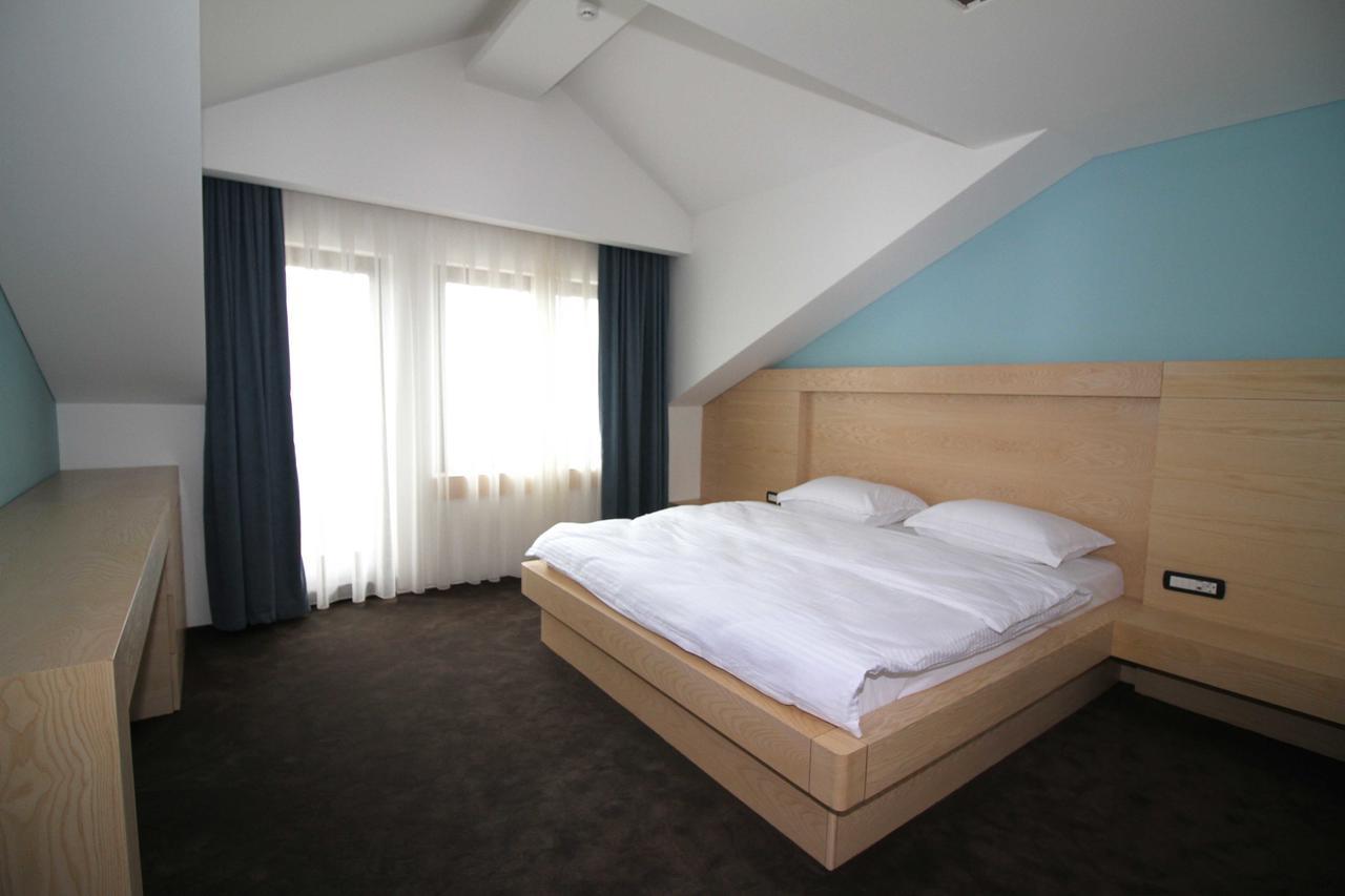 Hotel International Prishtina & Spa Prishtinë Ngoại thất bức ảnh