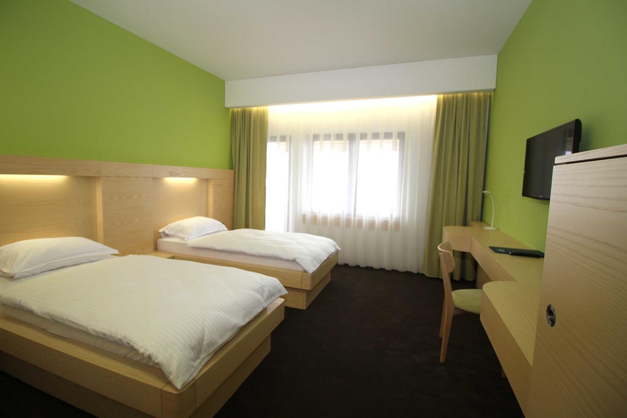 Hotel International Prishtina & Spa Prishtinë Ngoại thất bức ảnh