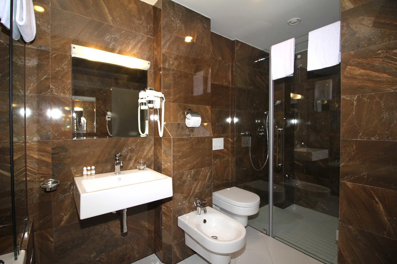 Hotel International Prishtina & Spa Prishtinë Ngoại thất bức ảnh