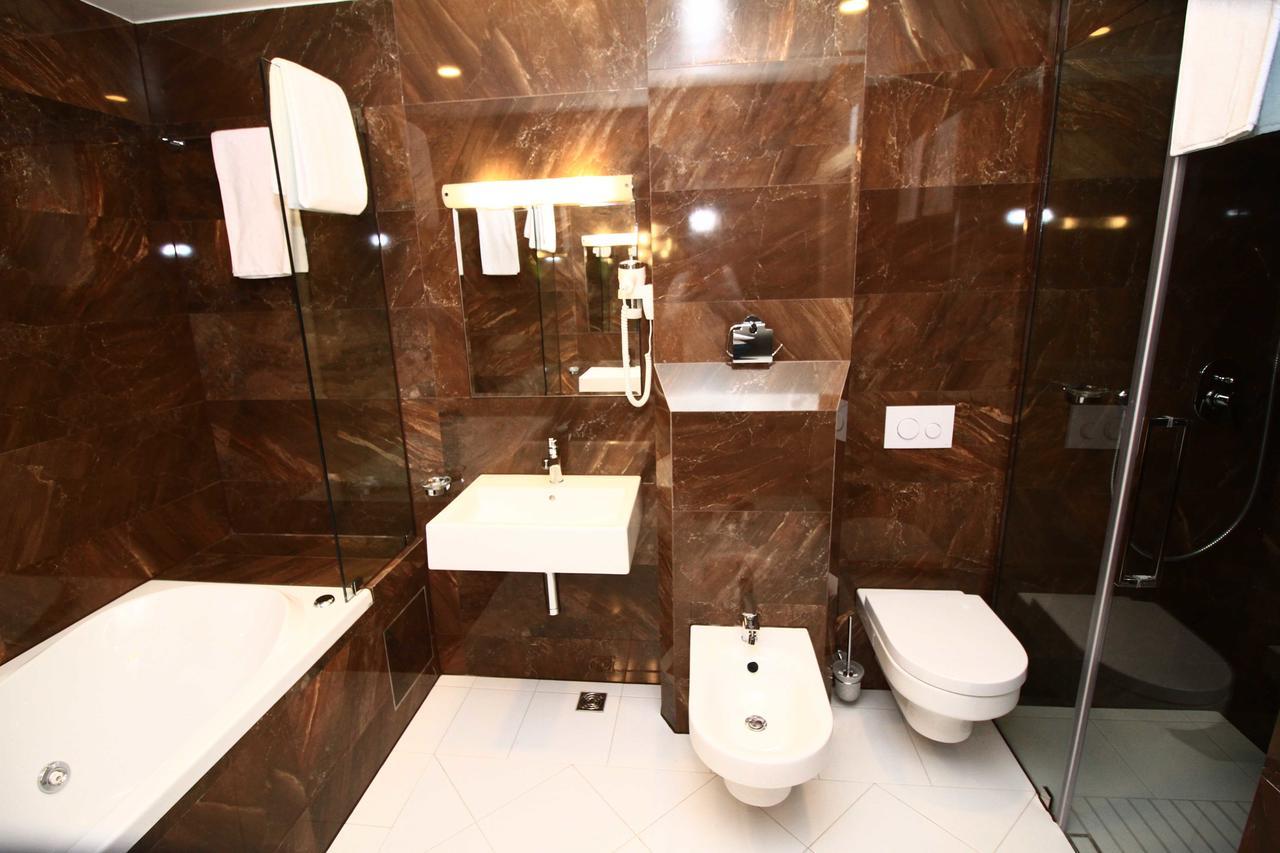 Hotel International Prishtina & Spa Prishtinë Ngoại thất bức ảnh