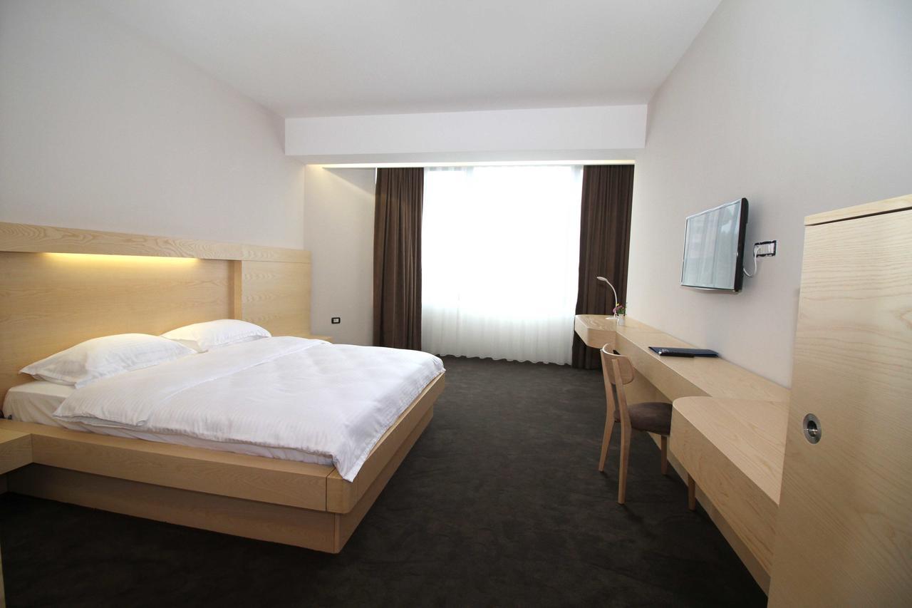 Hotel International Prishtina & Spa Prishtinë Ngoại thất bức ảnh