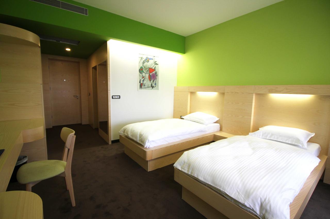 Hotel International Prishtina & Spa Prishtinë Ngoại thất bức ảnh