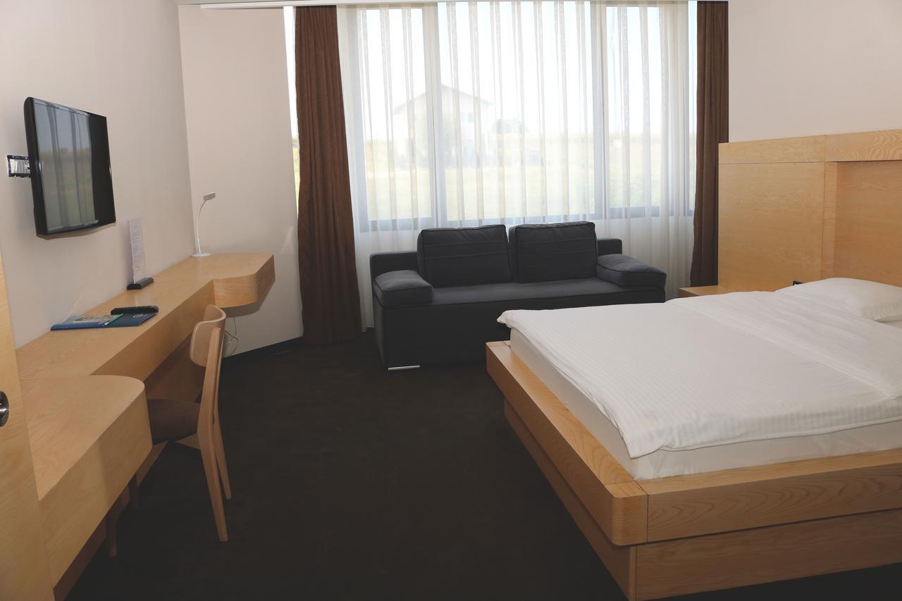 Hotel International Prishtina & Spa Prishtinë Ngoại thất bức ảnh