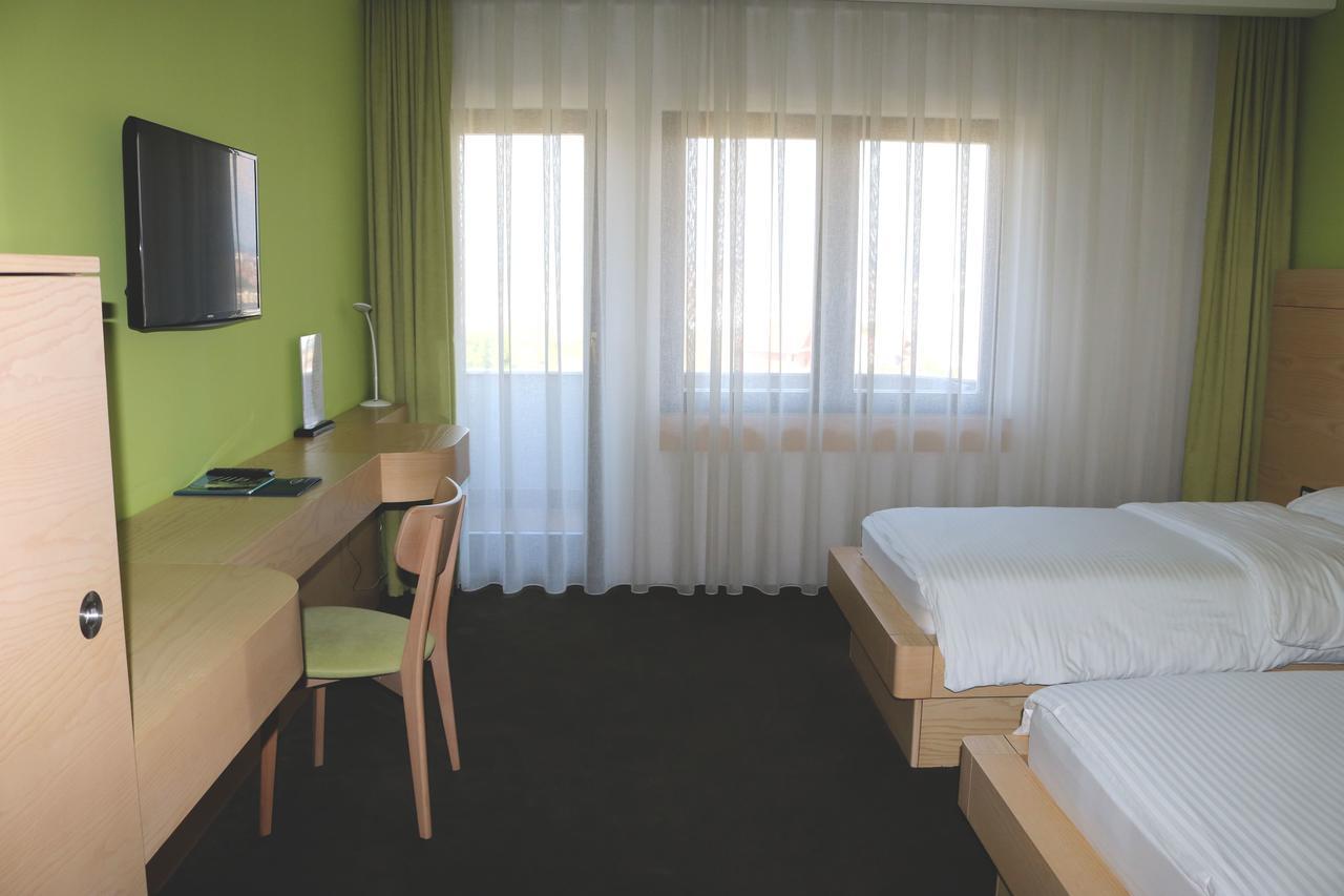 Hotel International Prishtina & Spa Prishtinë Ngoại thất bức ảnh