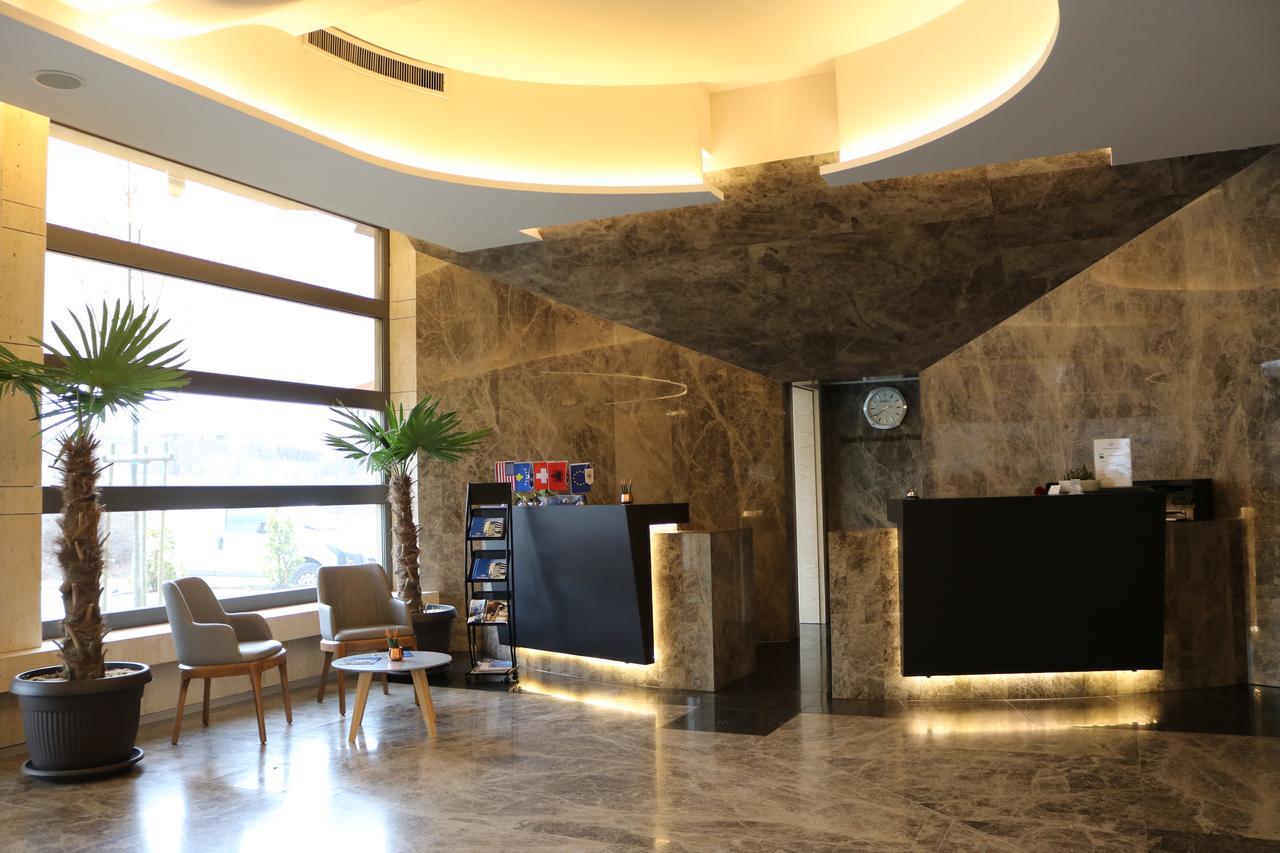 Hotel International Prishtina & Spa Prishtinë Ngoại thất bức ảnh