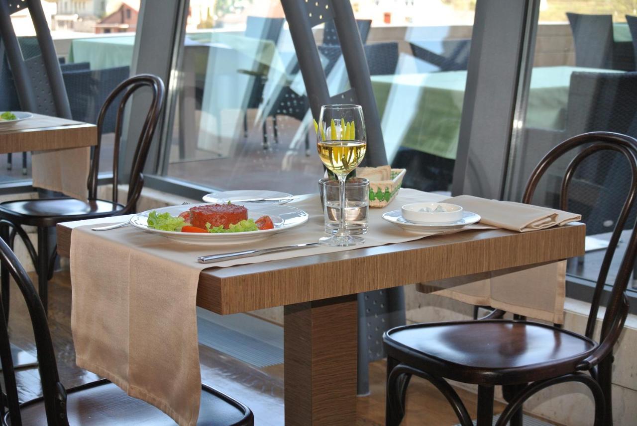 Hotel International Prishtina & Spa Prishtinë Ngoại thất bức ảnh