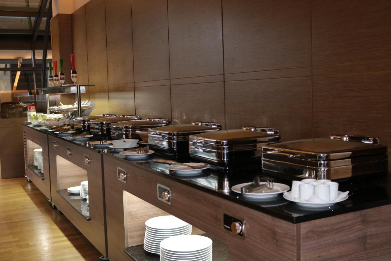 Hotel International Prishtina & Spa Prishtinë Ngoại thất bức ảnh