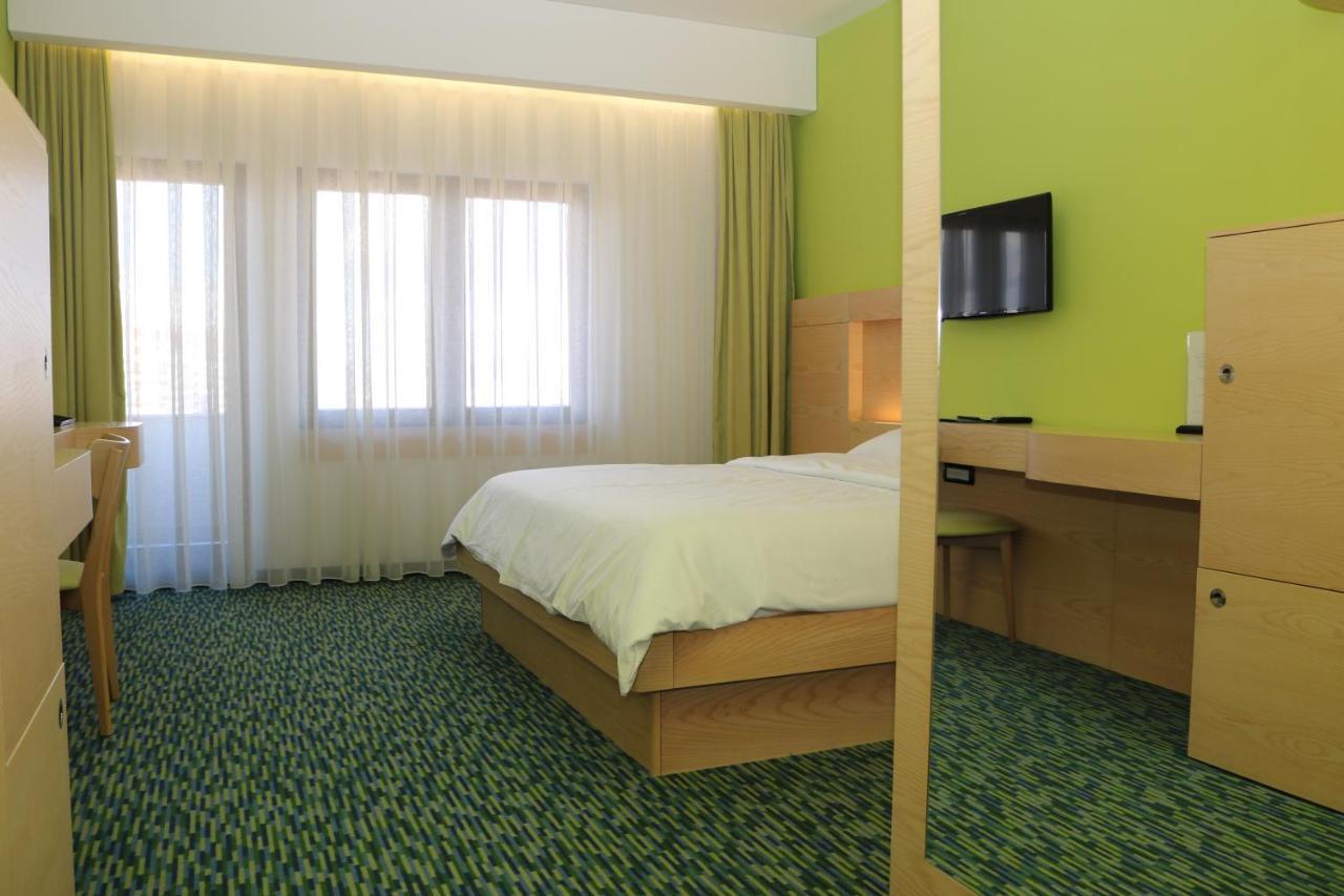 Hotel International Prishtina & Spa Prishtinë Ngoại thất bức ảnh